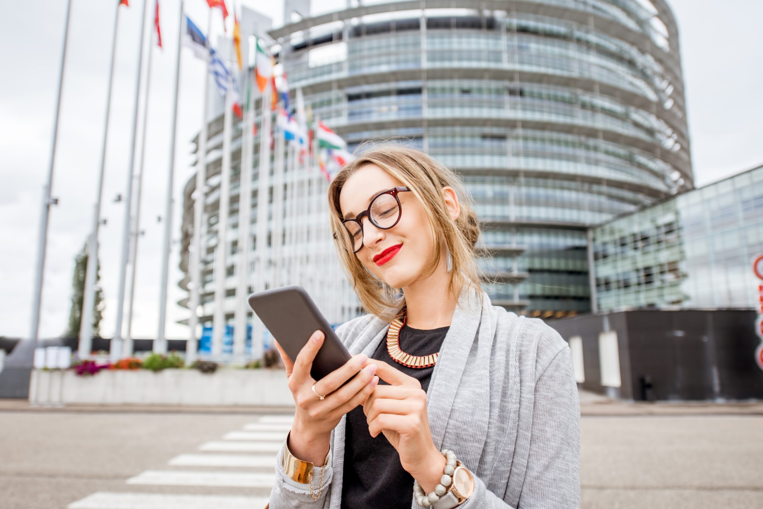 10FORIT-EEZYCOM AI 24-7 10FORIT-EEZYCOM AI 24-7